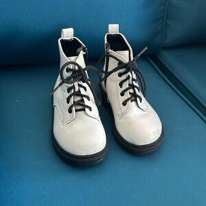 UNR8ED White Color Girls Ankle Boots Fits 7M